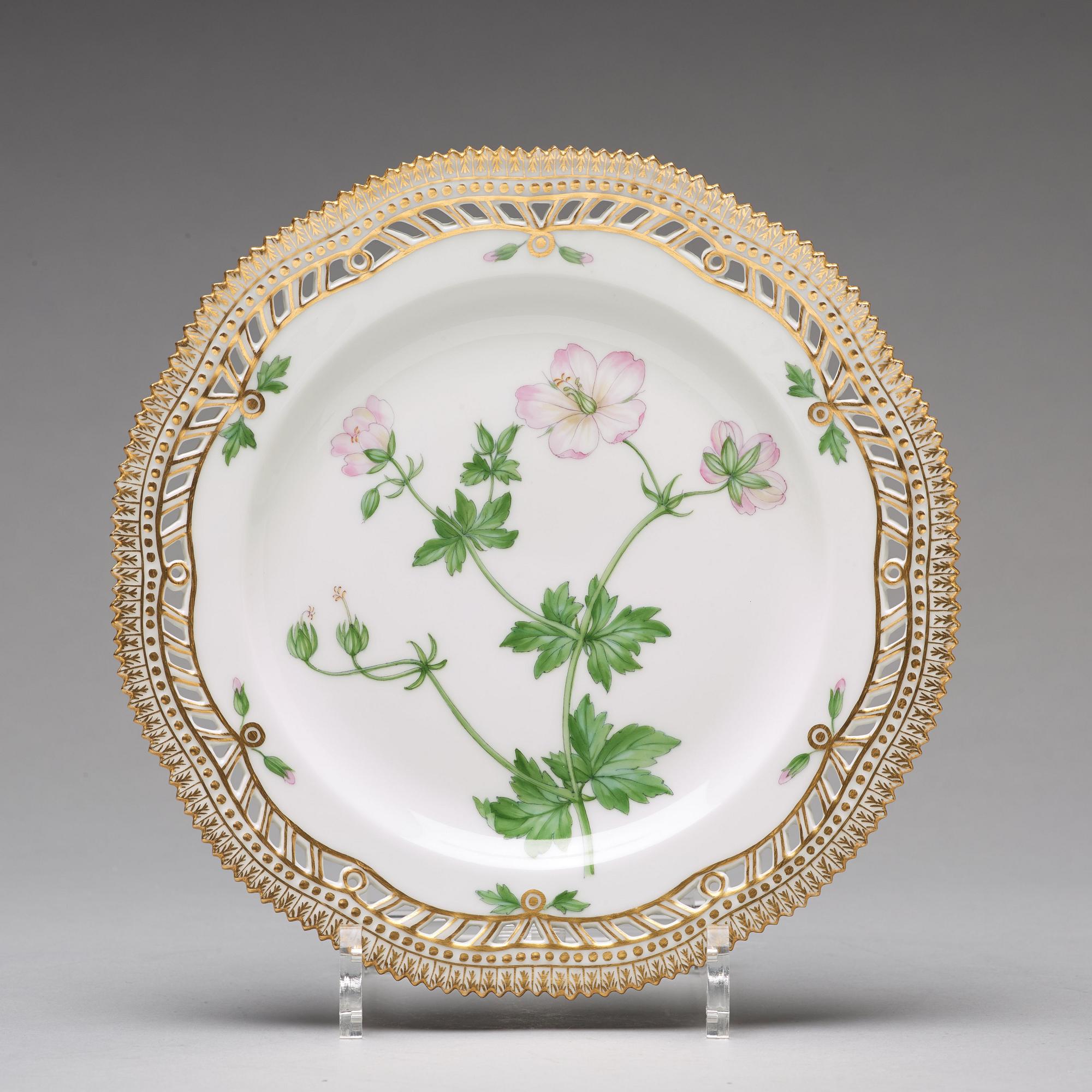 A set of 12 Royal Copenhagen 'Flora Danica' dessert dishes, Denmark, 20th Century.
