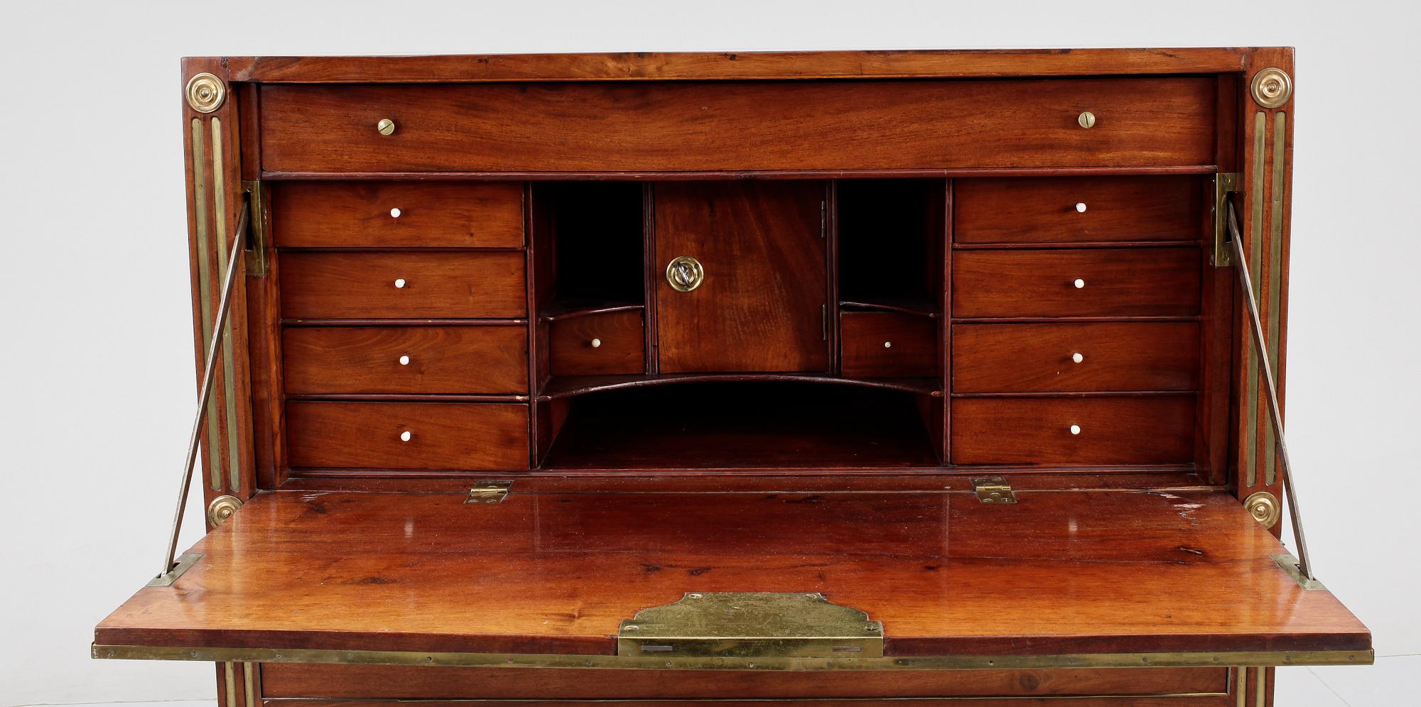 CHIFFONJÈ, sengustaviansk, sent 1700-tal.