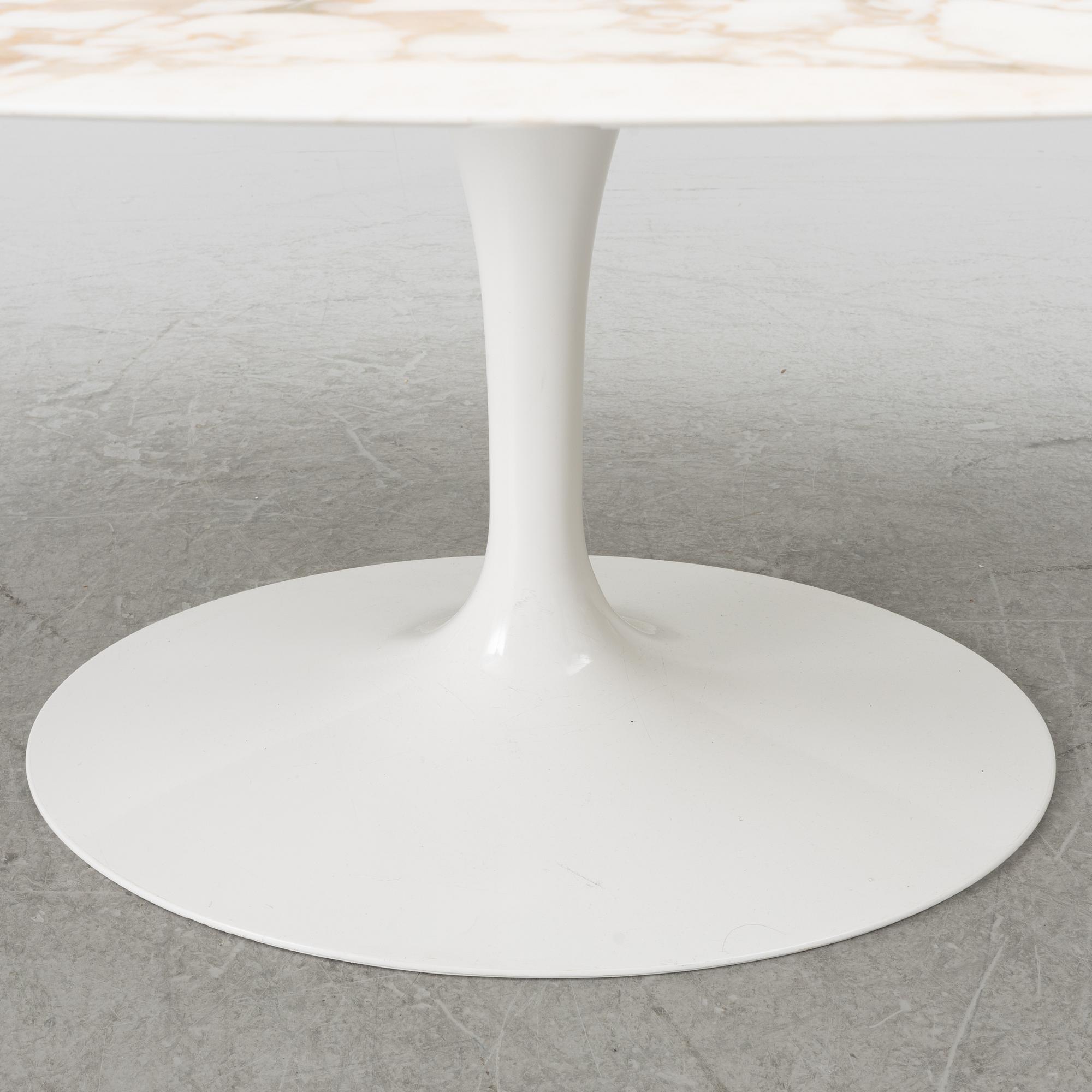 Eero Saarinen, Table 'Tulip'. Knoll International, 2017.