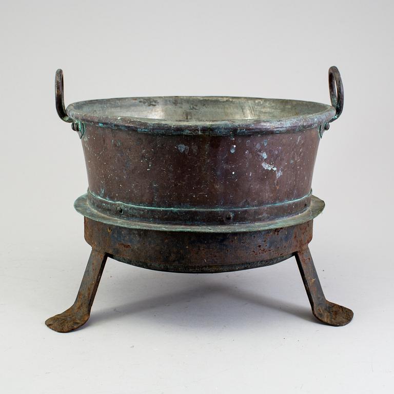 THREE 19TH CENTURY COPPER KITCHEN UTENSILS.