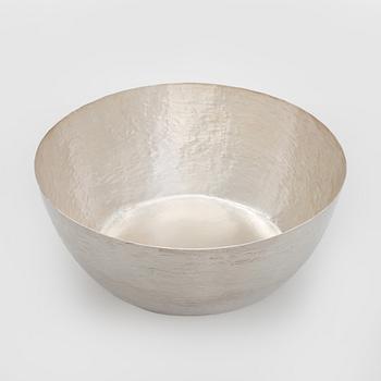 Tapio Wirkkala, malja, hopeaa, Kultakeskus Hämeenlinna 2007.