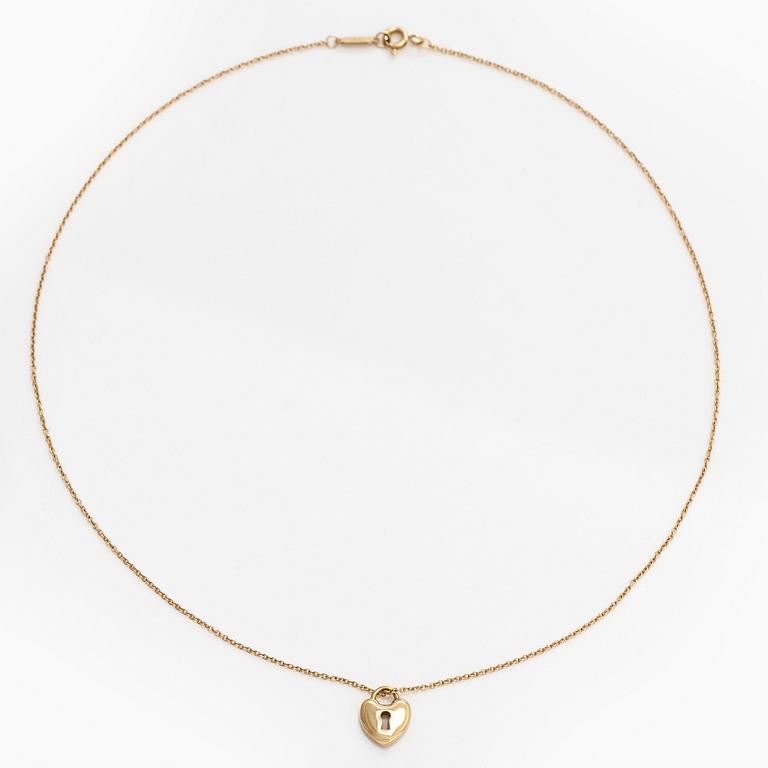 Tiffany & Co, an 18K gold necklace.