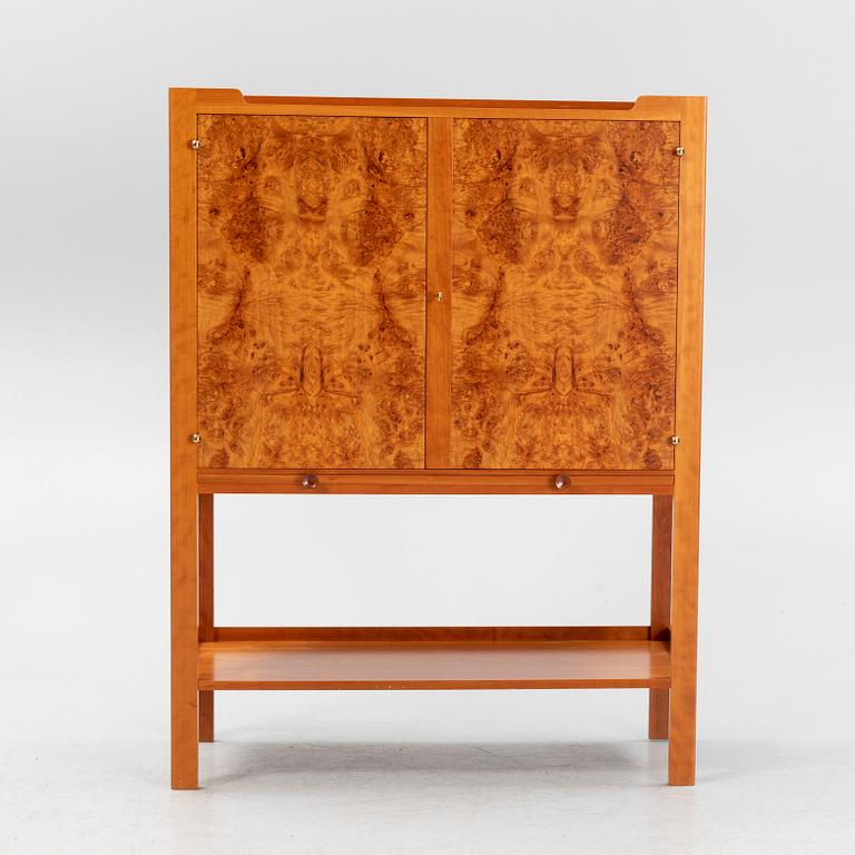 Josef Frank, a model 2135 cabinet, Firma Svenskt Tenn, post 1985.