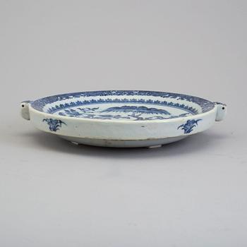 A blue and white export porcelain hot water dish, Qing dynasty, Qianlong (1736-95).