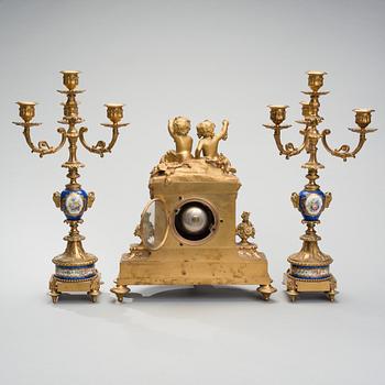 PÖYTÄKELLO JA KYNTTELIKKÖPARI, Samuel Marti Paris 1800-luvun jälki puoli, Napoleon III.