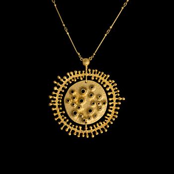 TAPIO WIRKKALA, A NECKLACE, A View from Moon, 14K guld, N. Westerback 1975.