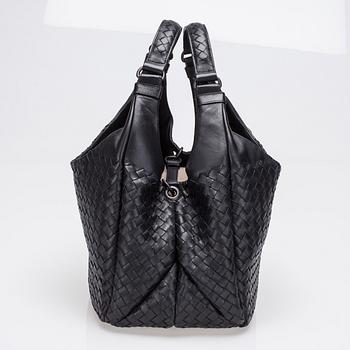 VÄSKA, Bottega Veneta.