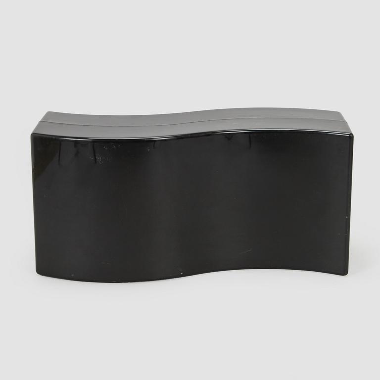 Eero Aarnio, Bord "Copacabana" för Adelta. Formgiven 1991.