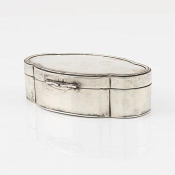 A silver jewellery box, mark of Mappin & Webb, Birmingham 1913.