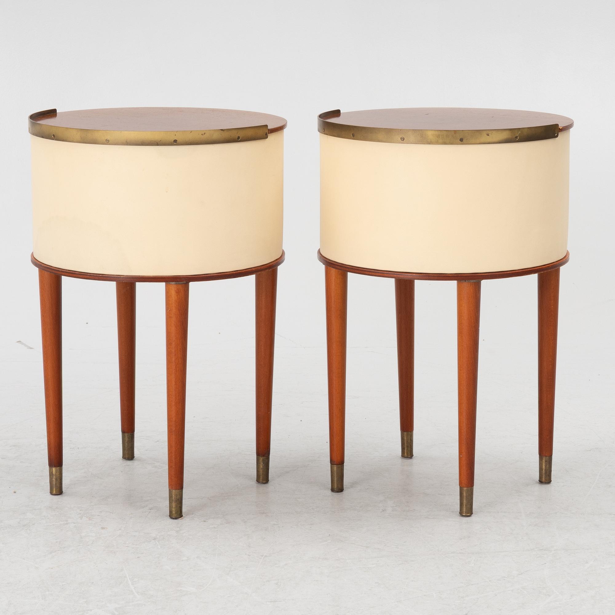 A pair of bedside tables. Halvdan Petterssons möbelfabrik Tibro, mid 20th century.
