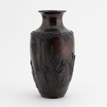 A Japanese bronze vase, 20th century.