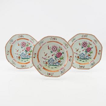 A set of three famille rose plates, Qing dynasty, Qianlong (1736-95).