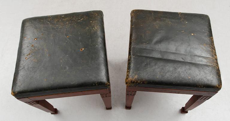 TABURETTER, 1 par, omkring år 1900.