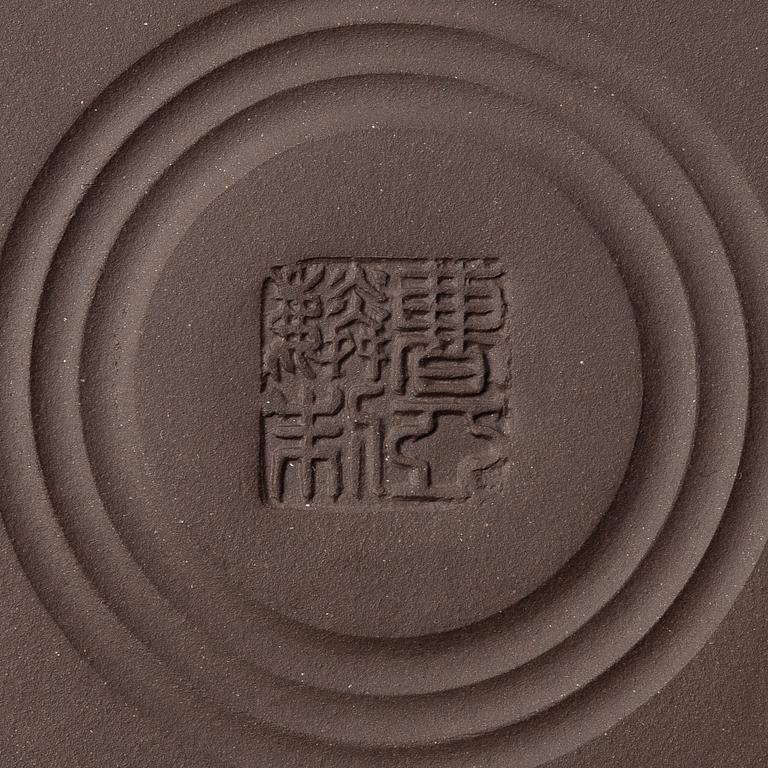 A group of three Chinese yixing teapots, 1980s.