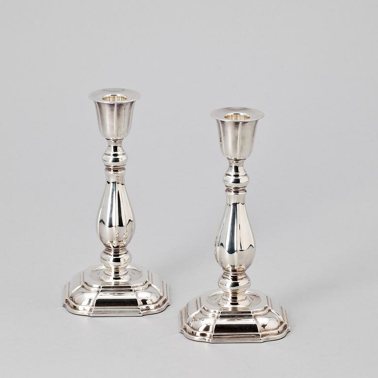 LJUSSTAKAR, ett par, silver, Cesons Guldvaru AB, Göteborg 1978.