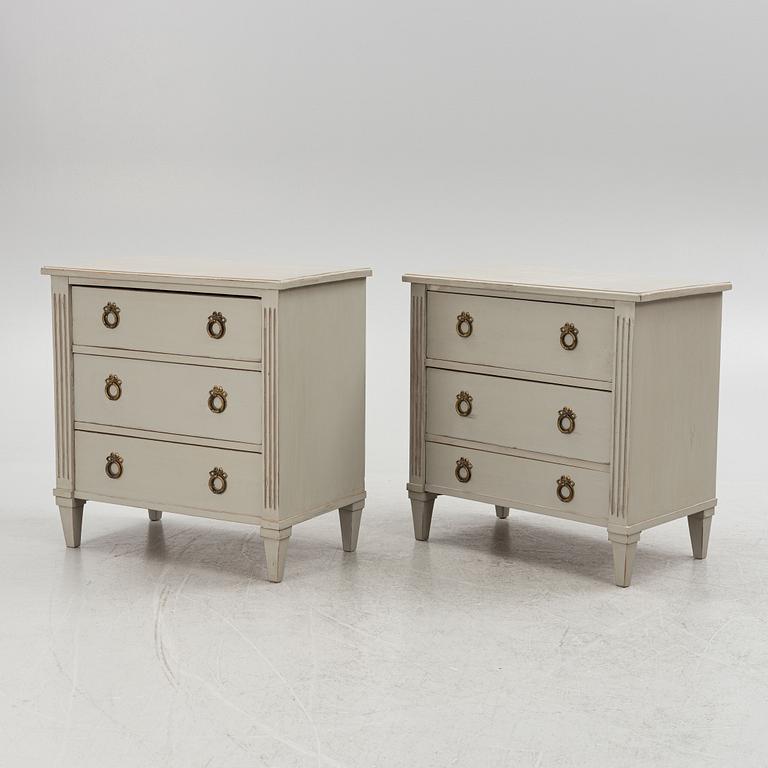 Chests of drawers, a pair, similar, Gustavian style, first half of the 20th century.