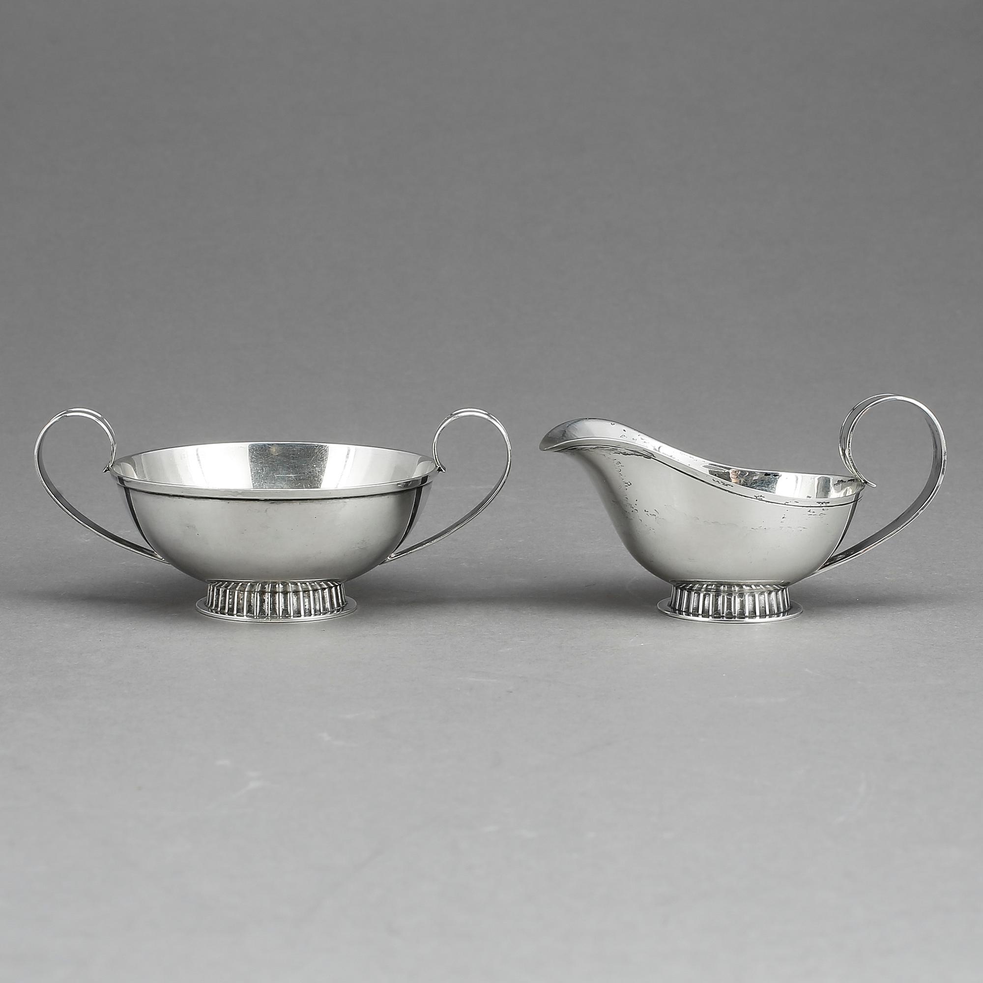 SOCKERSKÅL OCH GRÄDDKANNA, silver. Tore Eldh, K & EC (K & E Carlsson, Göteborg 1950. Vikt ca 110 gram.