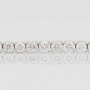 A diamond necklace, 13.09 cts accordning to engraving.