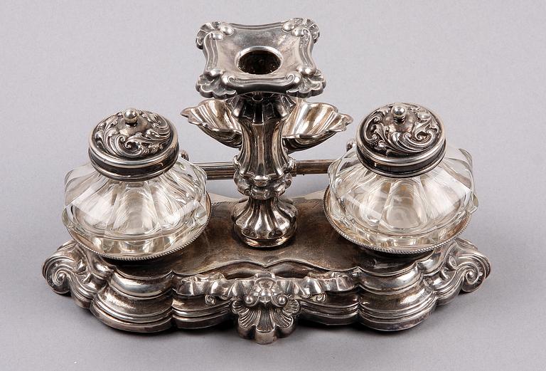 SKRIVBORDSUPPSATS, silver, nyrokoko, Gustaf Theodor Folcker, Stockholm, 1800-talets andra hälft.