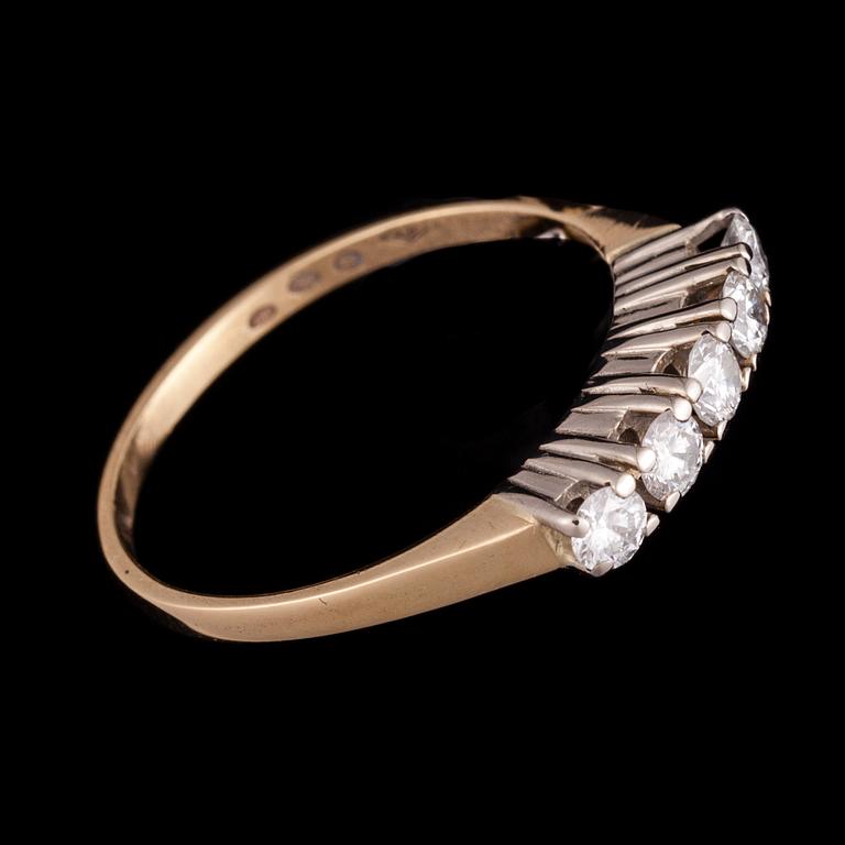 RING, 18K guld, briljantslipade diamanter ca 0,47 ct. A. Tillander 1973. Vikt ca 2,6 g.