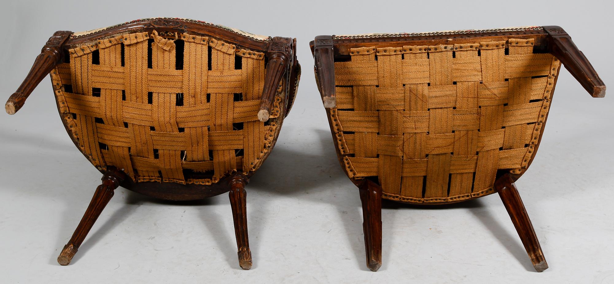 KARMSTOLAR, 2 st snarlika, gustaviansk stil, 1800-tal.