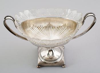 JARDINJÄR, silver, CG Hallberg, Stockholm 1902. Vikt exkl insats ca 1093 gram.
