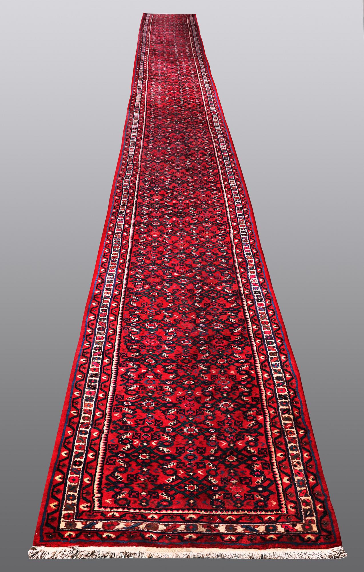 A runner, Hosenabad, ca 930 x 83 cm.