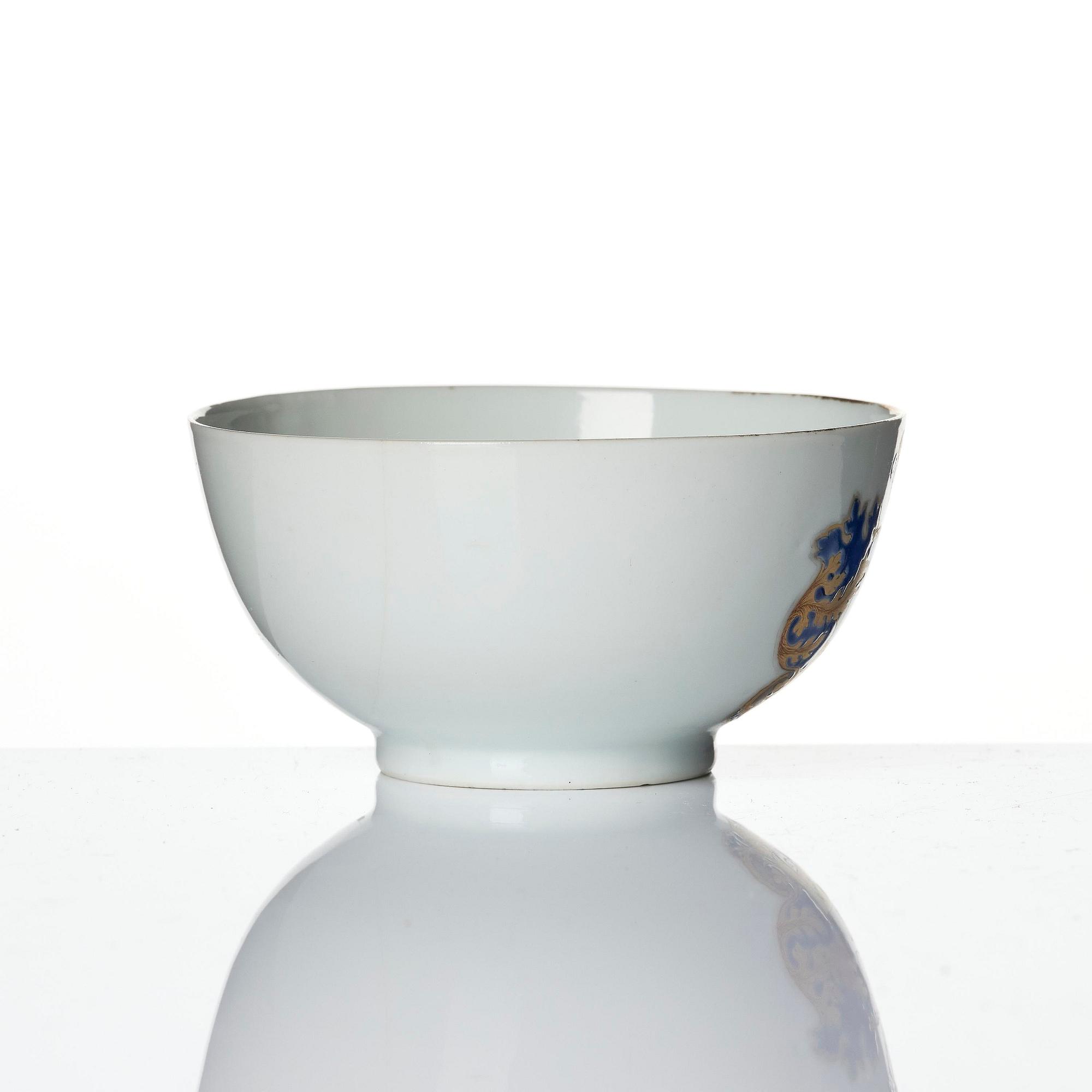 An armorial cup and stand, Qing dynasty, Qianlong (1736-95).