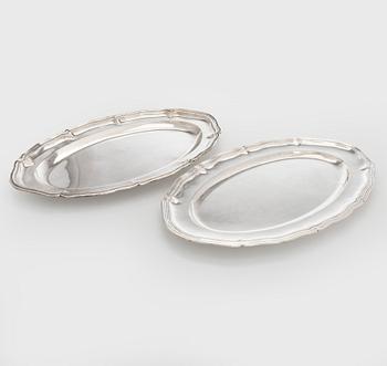 Serveringsfat, 2 st snarlika, silver, Tjeckoslovakien 1929-1941.