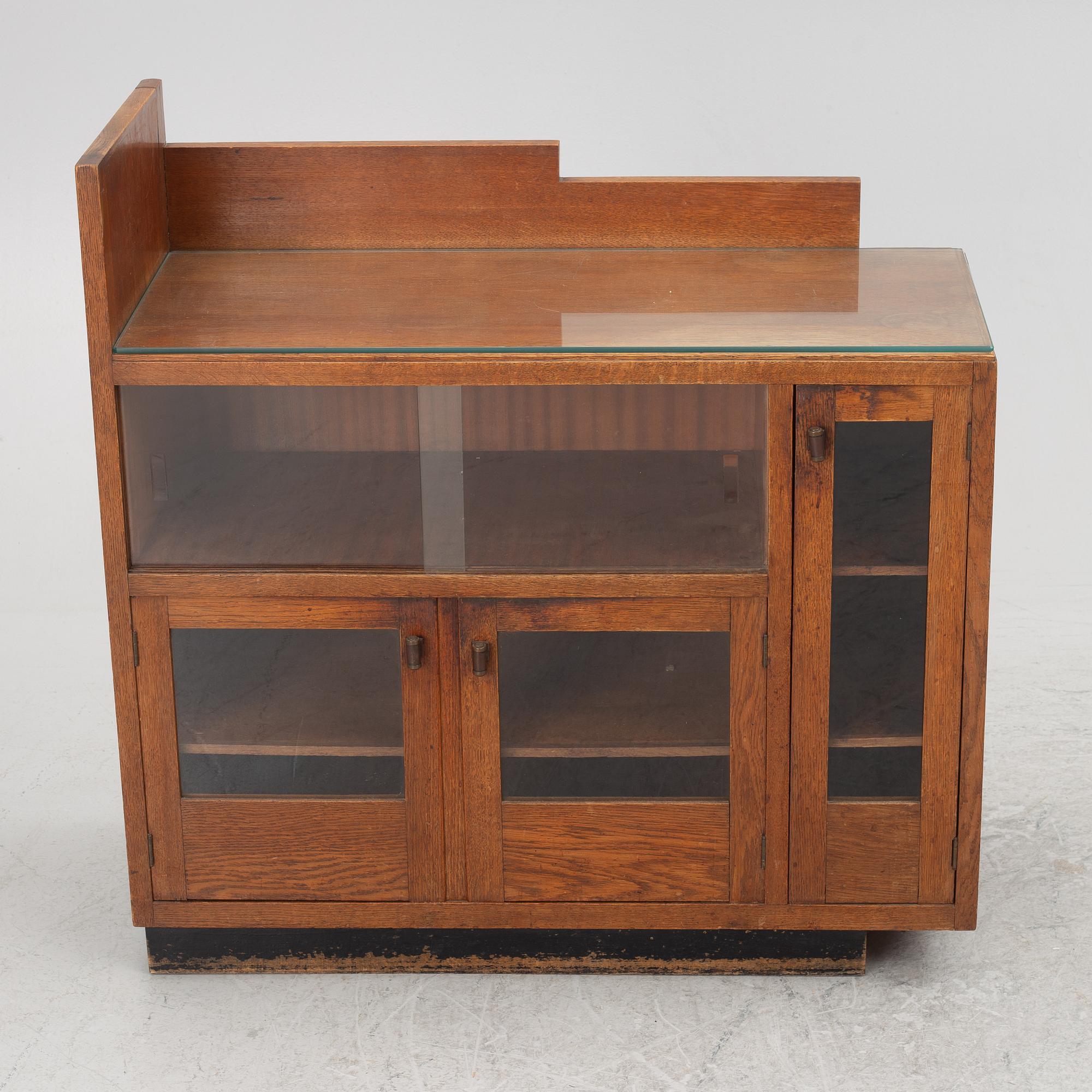 A display cabinet, first half of the 20th century.