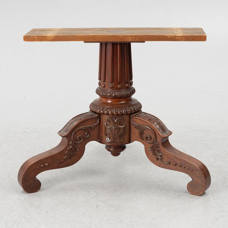 A mahogany salon table, around the mid-19th Century.