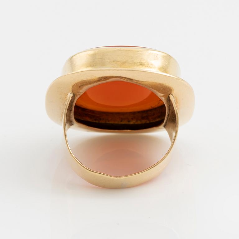 An 18K gold and carnelian ring.