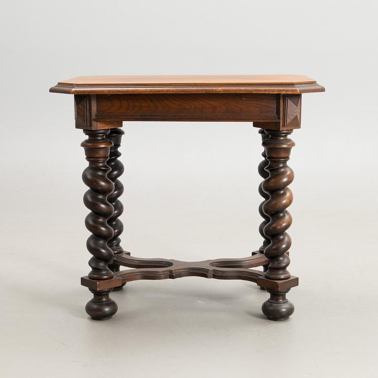 A 1930/-40s table.