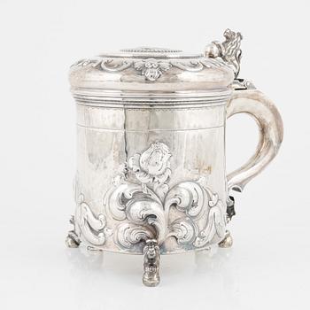 Dryckeskanna, silver, barockstil, CH Hallberg, Stockholm, 1947.