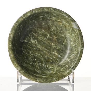 Skål, grön sten, med silvermontering, sen Qingdynasti / omkring 1900.