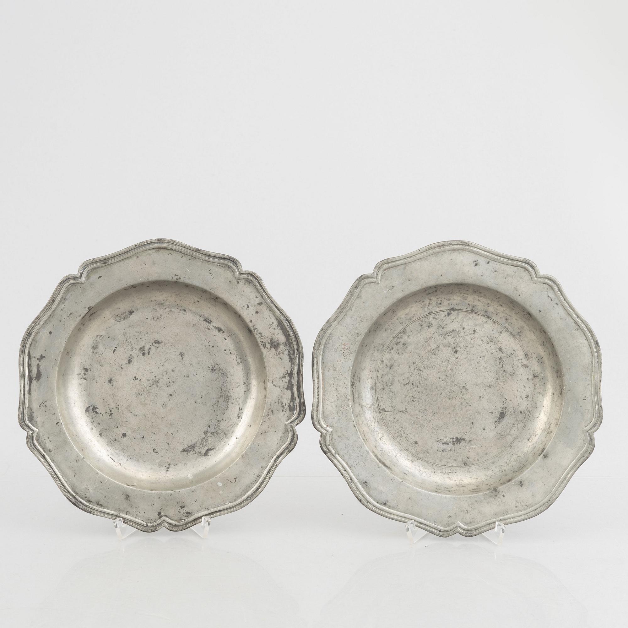 Two Swedish pewter dishes, mark of Lars Lundwall, Jönköping 1765-1774.