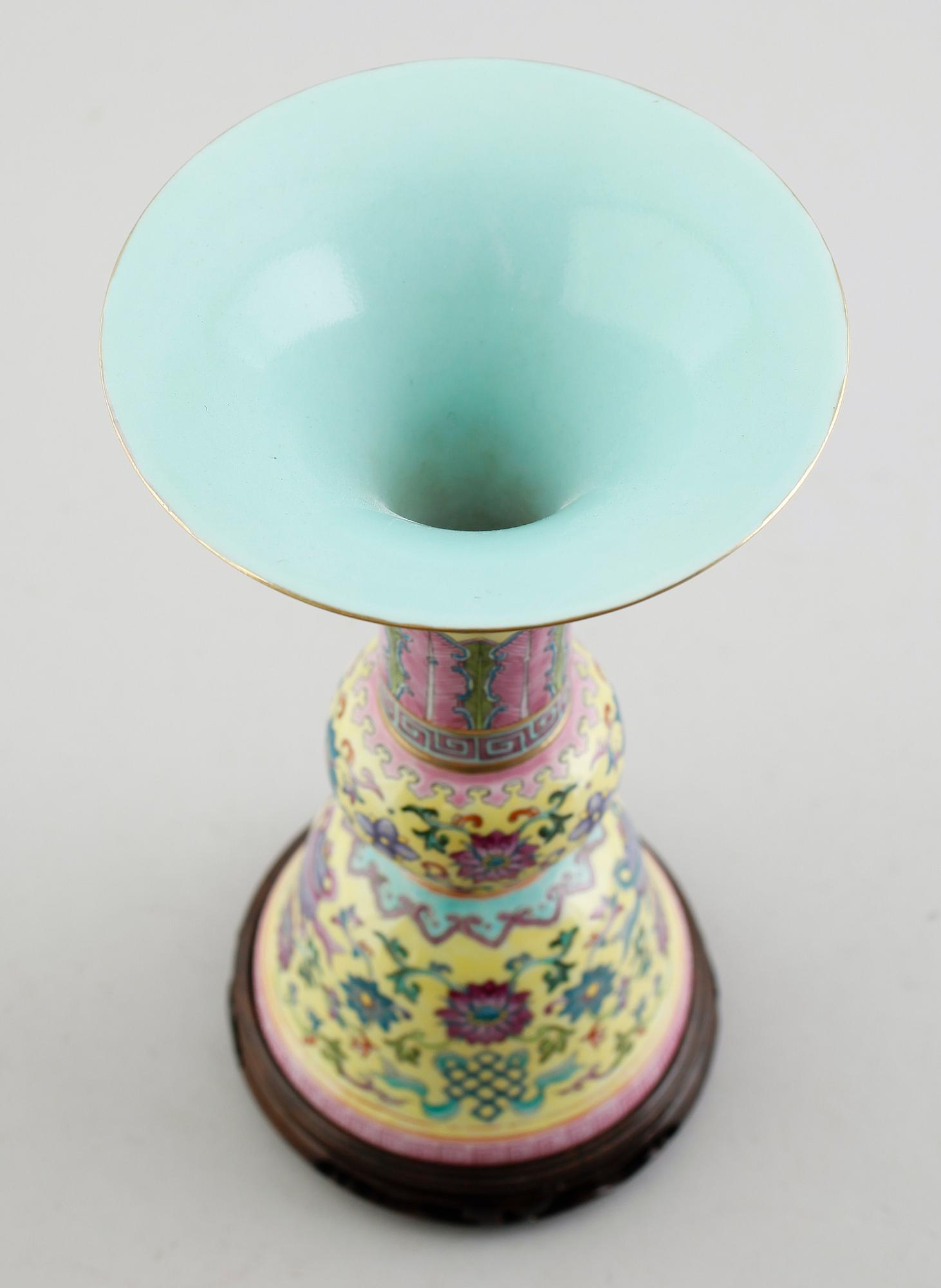 VAS, porslin, Kina, 1900-/2000-tal.