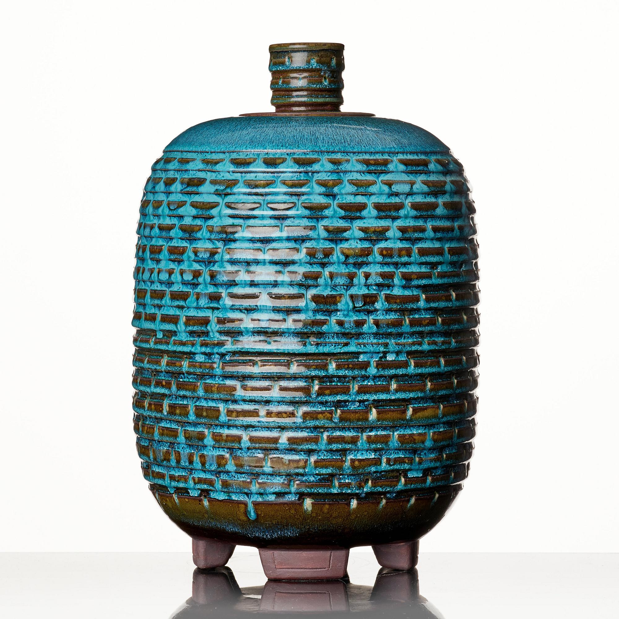 Wilhelm Kåge, a large 'Farsta' stoneware urn with cover, Gustavsberg studio, Sweden 1960.