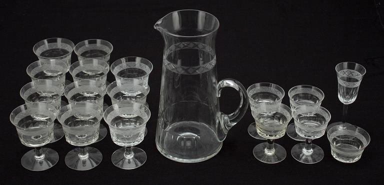 GLASSERRVIS, 17 delar, samt KANNA, "Antica" Nuutajärven lasi, 1900-tal.