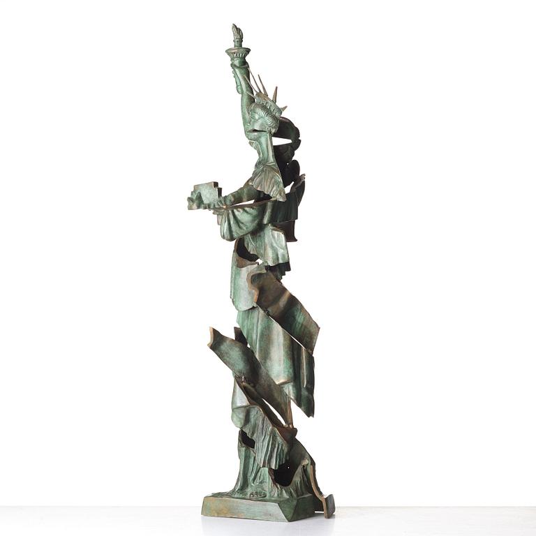 Fernandez Arman, "Statue of Liberty, horizontally sliced".