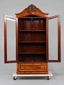 BOKSKÅP, 1800-talets andra hälft.