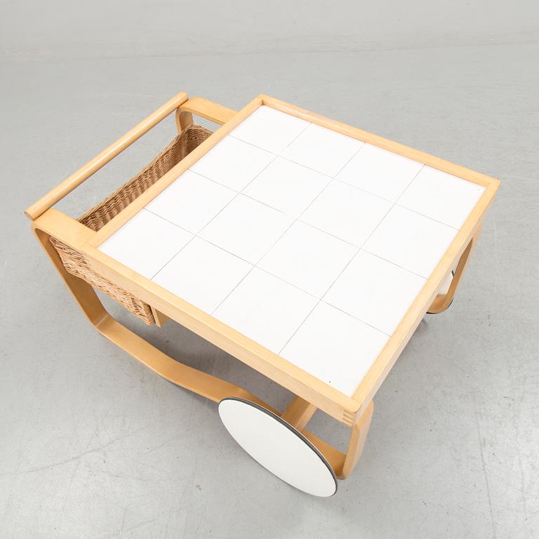 ALVAR AALTO, serveringsvagn, modell 900, Artek, Finland, 1900-talets andra hälft. Modellen formgiven 1937.