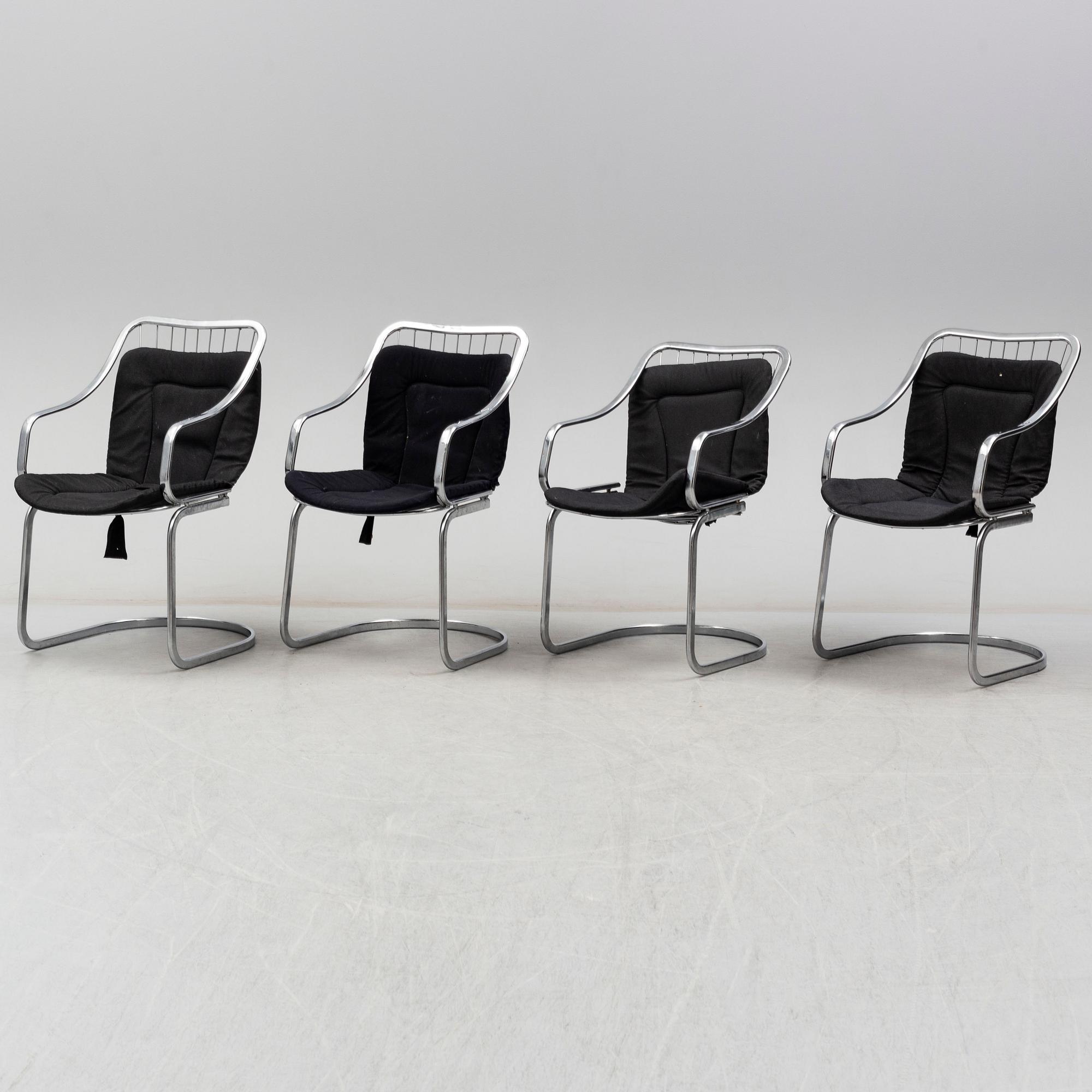 An Italian set of a glass table with four chromed metal chairs, 1970s.