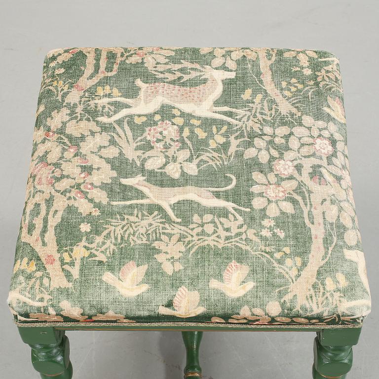 TABURETT, delvis barock, 1700-tal.