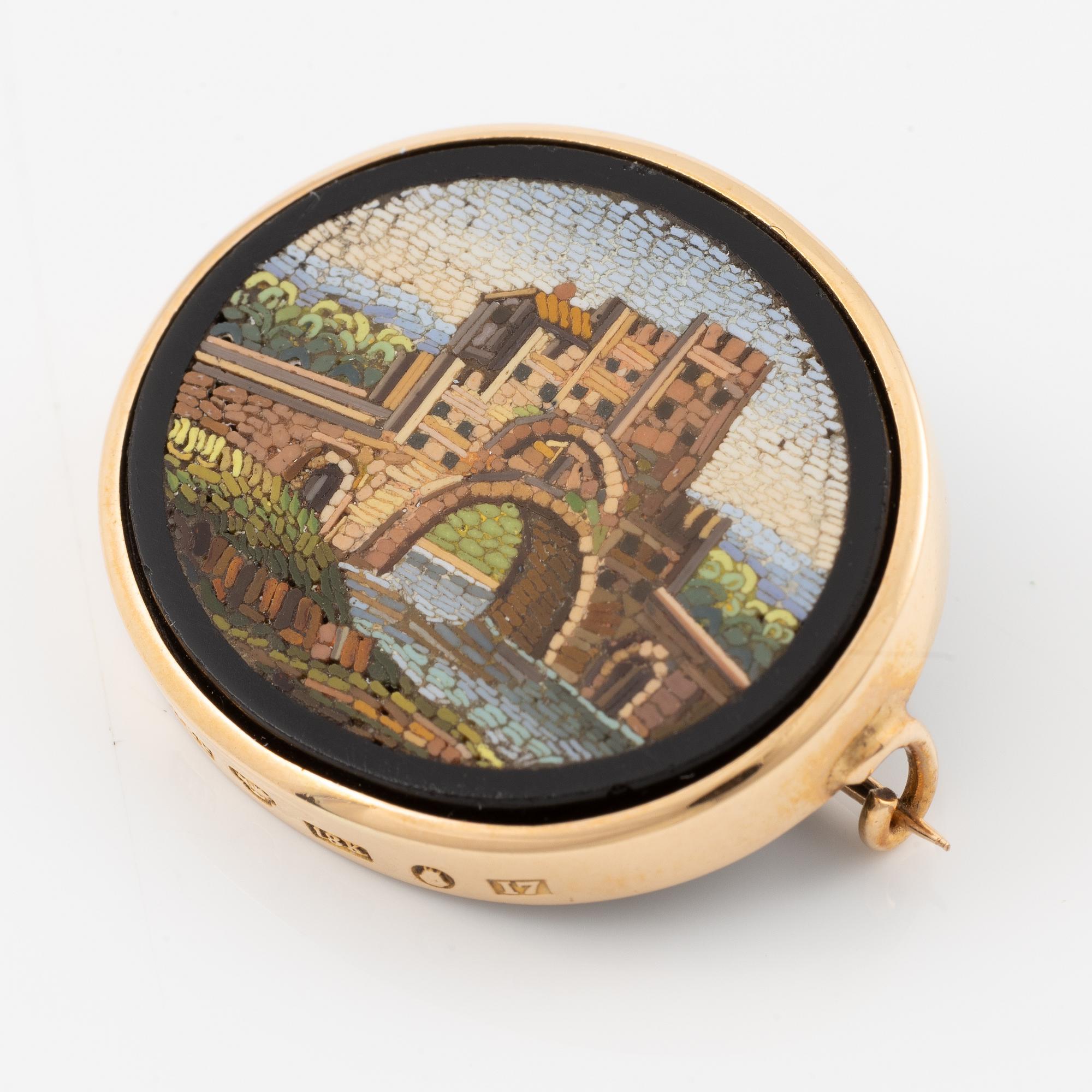 Brooch 18K gold with micromosaic.