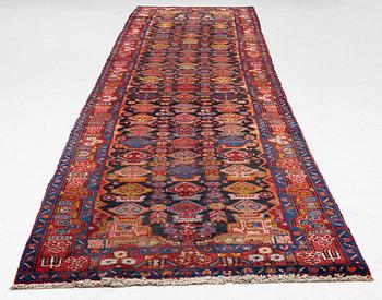 Semi-Antique Senneh runner., approx. 485 x 115 cm.