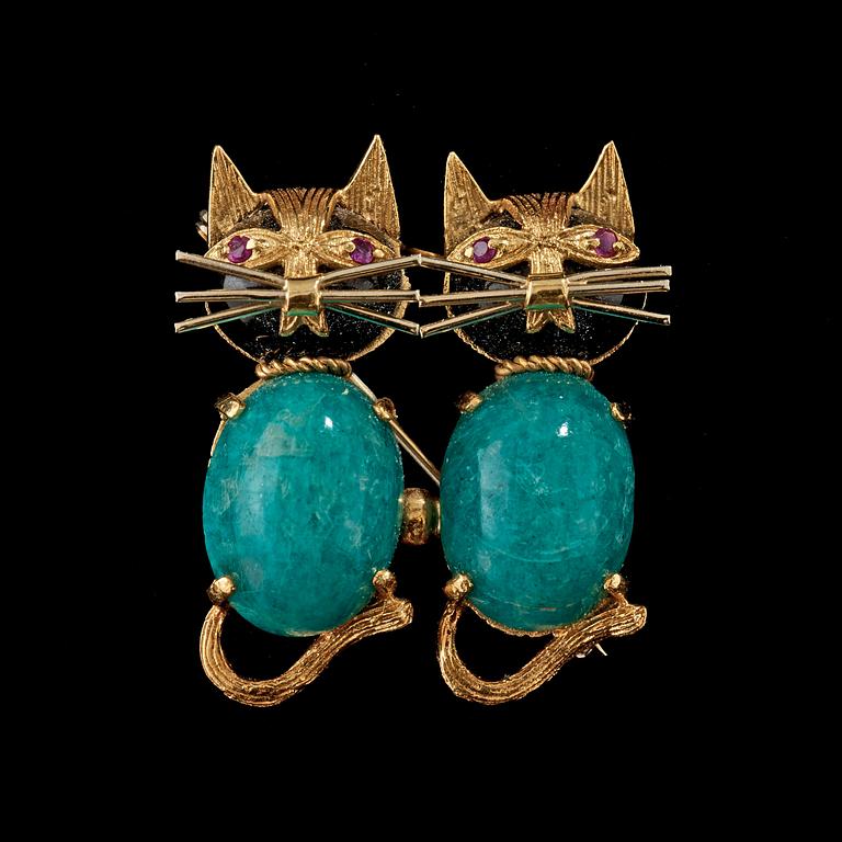 A amazonite, onyx and ruby brooch in the style of two cats.
