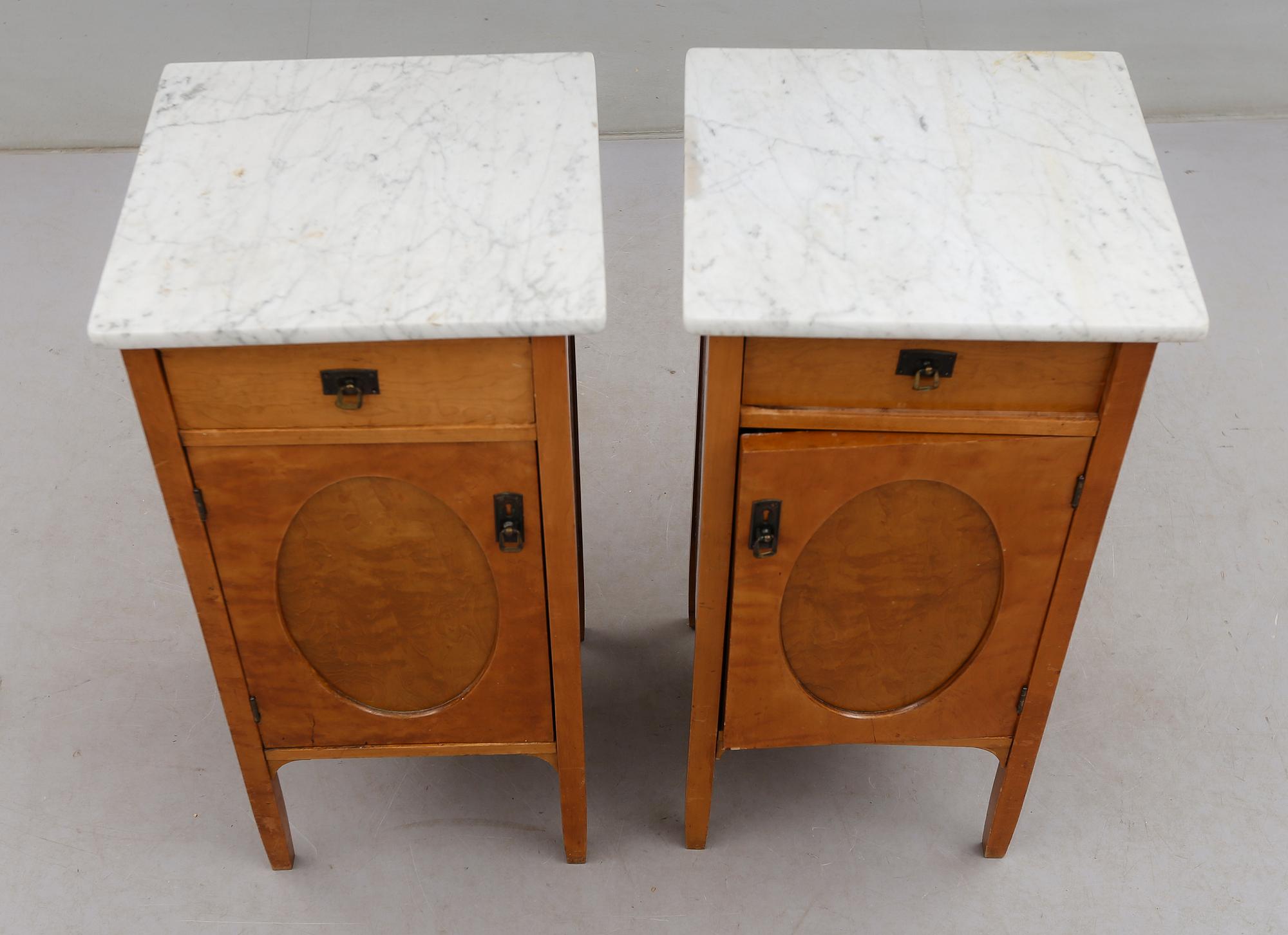 SÄNGBORD, 1 par, 1900-talets första hälft.