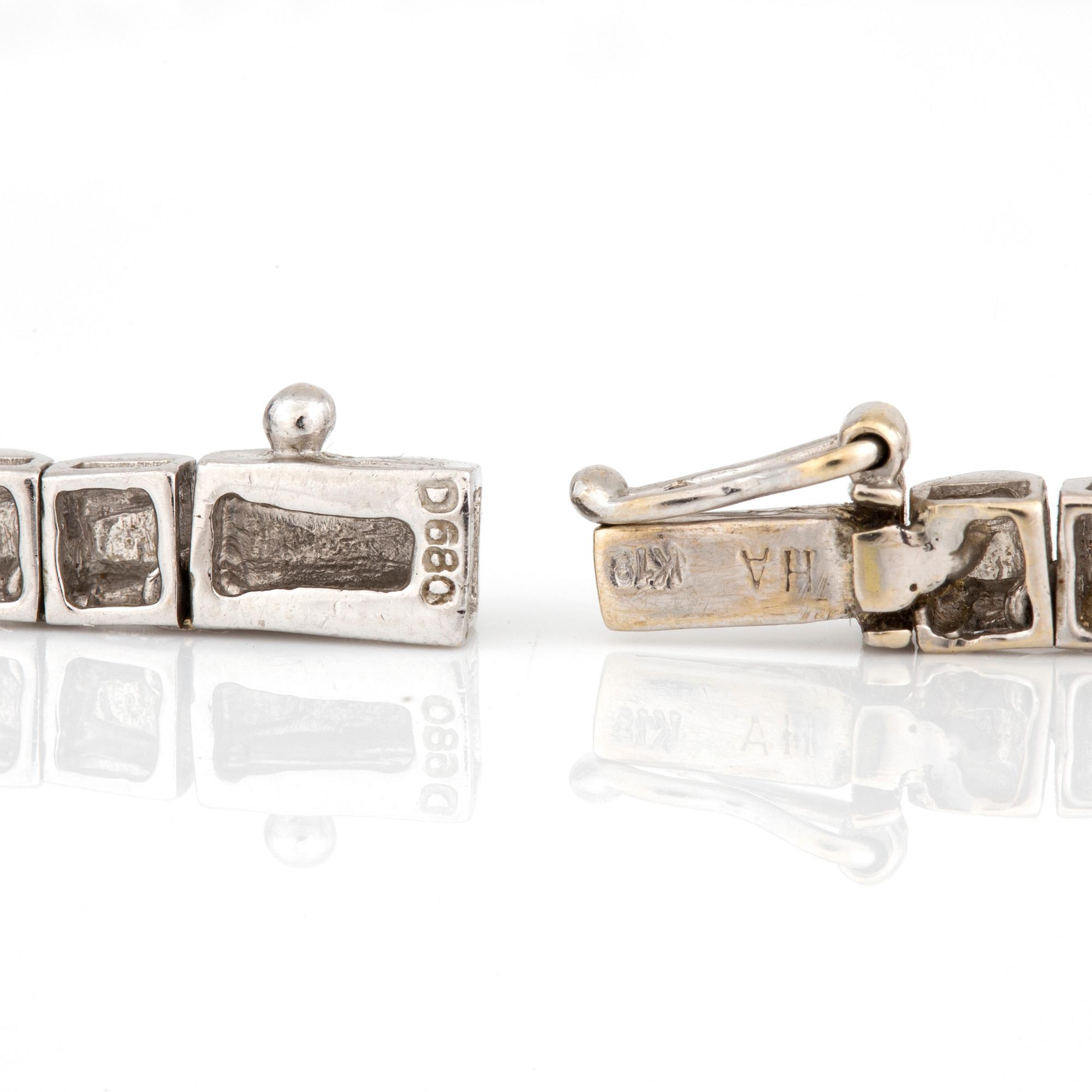 COLLIER med briljantslipade diamanter.