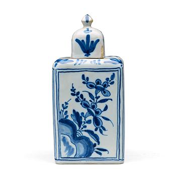 226. A Swedish faience tea caddy with cover, Rörstrand, Stockholm, 1730's.